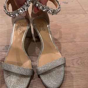 Jewel Badgley Mischka Silver Glitter Jeweled Ankle-Strap Heels Size 5.5